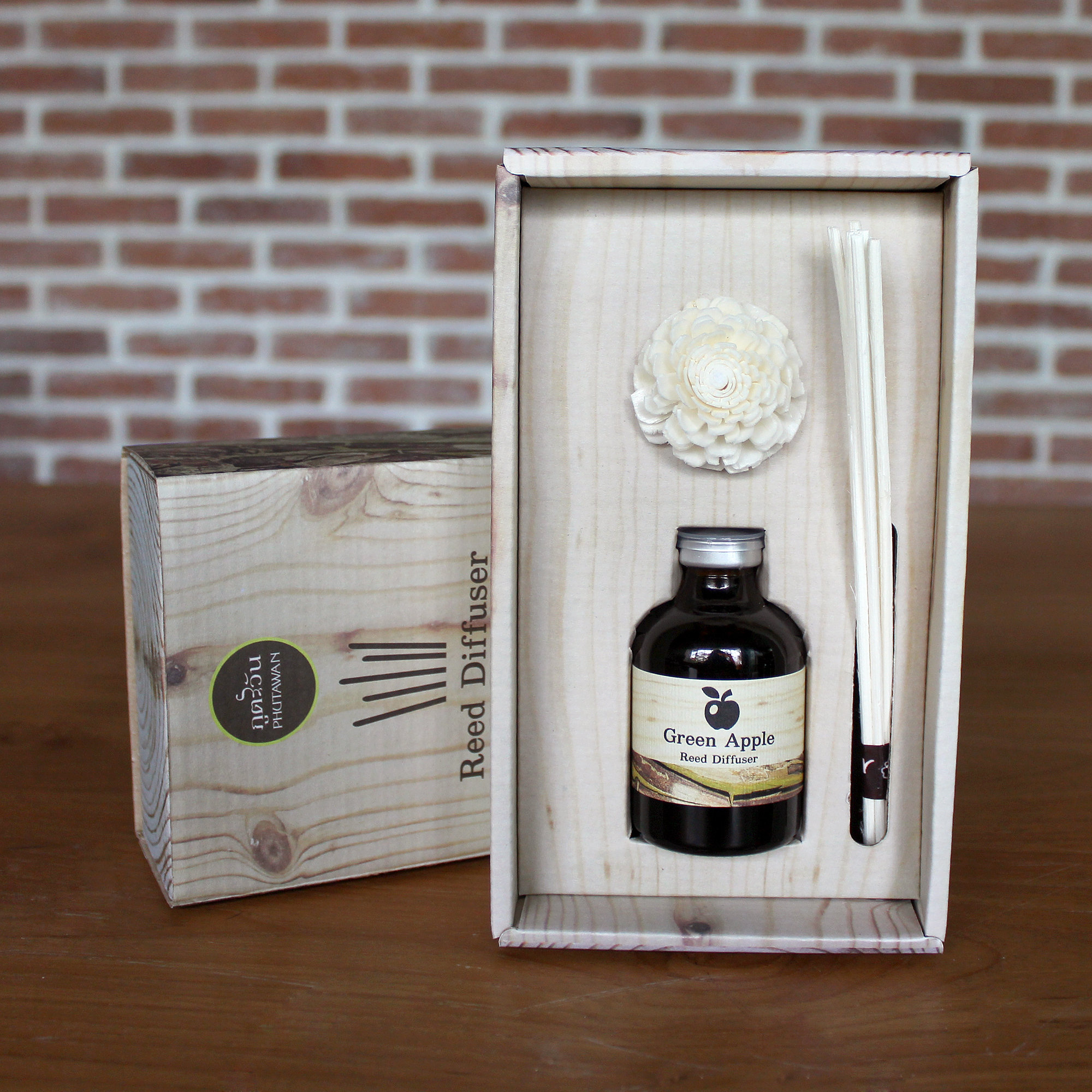 Ароматический Тайский диффузор Зеленое яблоко Reed Diffuser Phutawan Green Apple 50 мл.тайланд