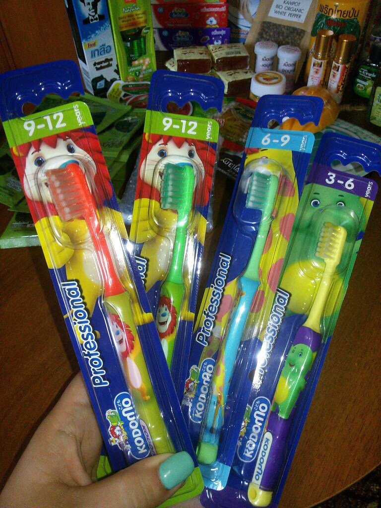 Натуральная детская зубная щетка Кодомо LION KODOMO Professional Toothbrush 9-12 лет. Таиланд