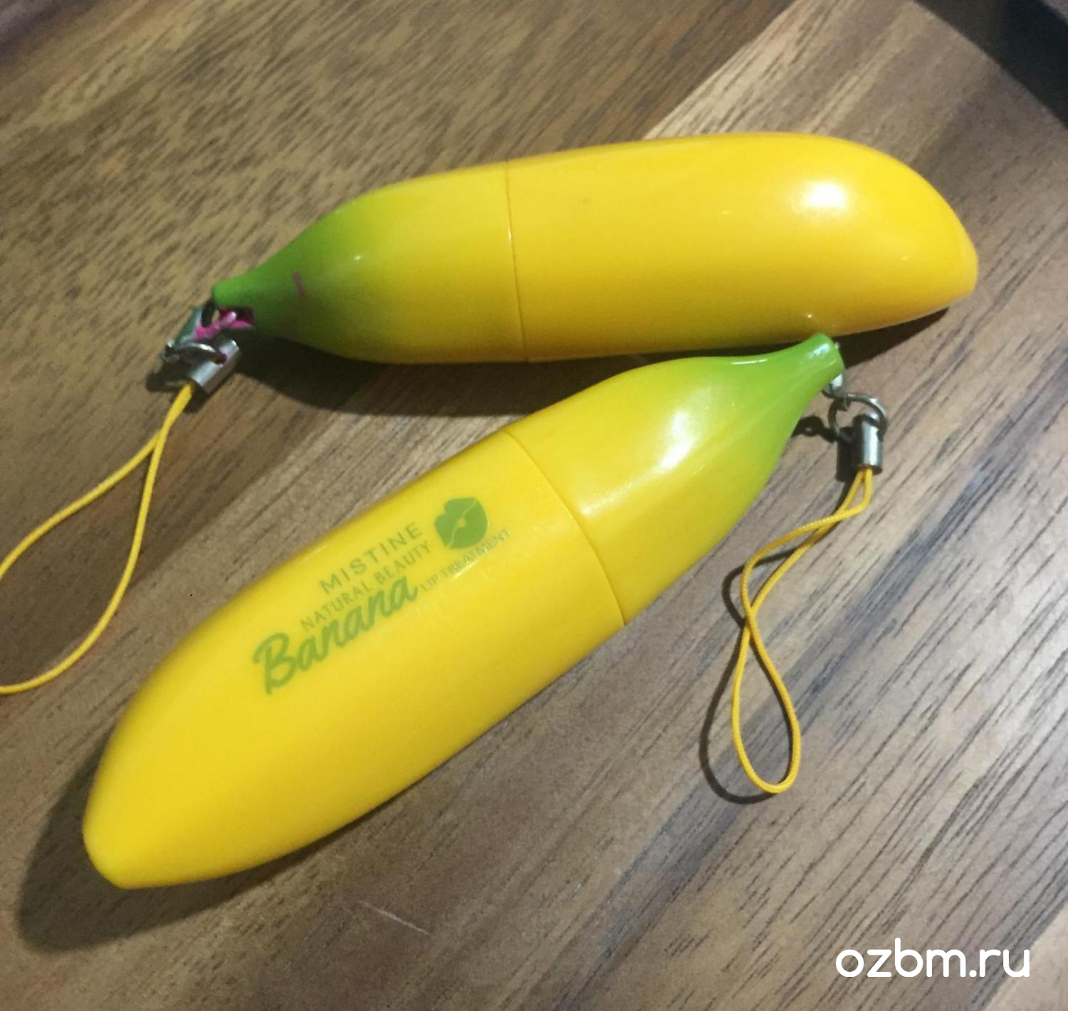 Тайский Банановый бальзам для губ Mistine Banana lip balm купить в Москве.